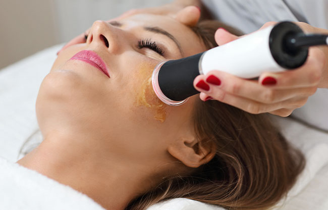 Patient receiving glo2facial at Skinlastiq Medical Laser Cosmetic Spa in Burlingame